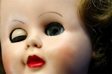 simsearch:400-03945849,k - Close up of a doll face with one eye closed Foto de stock - Royalty-Free Super Valor e Assinatura, Número: 400-04493685