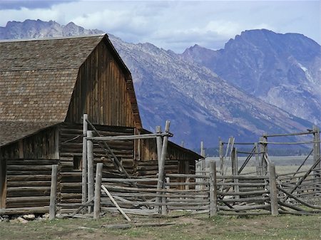 An old fashioned western ranch on the grounds of Grand Teton National Park, Wyoming. Foto de stock - Super Valor sin royalties y Suscripción, Código: 400-04504000