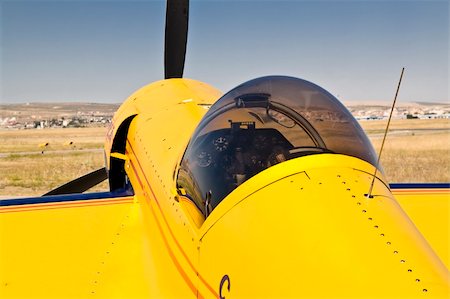 simsearch:400-08134279,k - Plane cockpit through glass. Foto de stock - Super Valor sin royalties y Suscripción, Código: 400-04504426