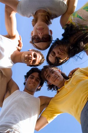 simsearch:400-04200589,k - Group of young friends with heads together Foto de stock - Super Valor sin royalties y Suscripción, Código: 400-04504822