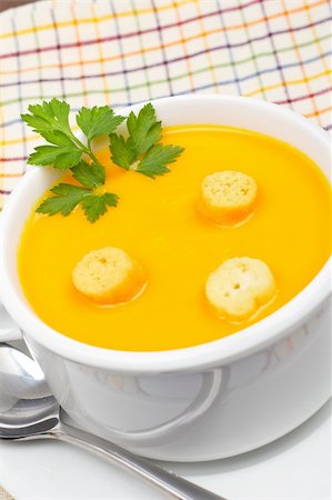 simsearch:400-05688681,k - Carrots puree with bread croutons and parsley, on white cup over squared mat. Shallow DOF Foto de stock - Super Valor sin royalties y Suscripción, Código: 400-04507164