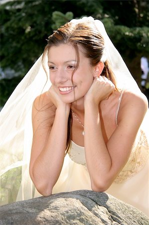 Young bride posing in the wedding day Photographie de stock - Aubaine LD & Abonnement, Code: 400-04507758