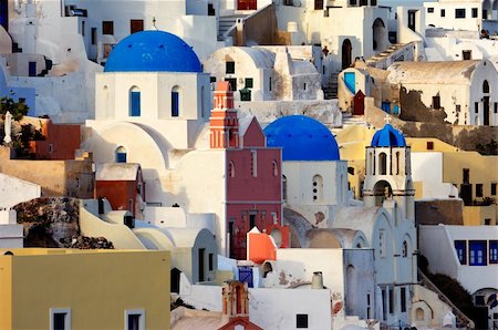 simsearch:400-08371615,k - Image shows the village of Oia by day, on the beautiful island of Santorini, Greece Fotografie stock - Microstock e Abbonamento, Codice: 400-04507882
