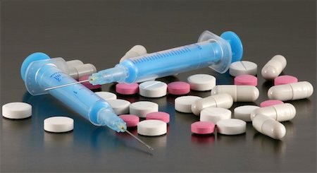 simsearch:400-07312536,k - Two blue syringes with tablets and pills isolated on a black background Stock Photo - Budget Royalty-Free & Subscription, Code: 400-04508663