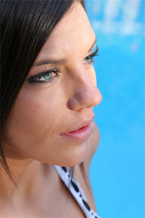 simsearch:400-04046377,k - gorgeous girl headshot by pool Stockbilder - Microstock & Abonnement, Bildnummer: 400-04509100
