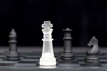 simsearch:400-04811369,k - The white king comes under attack in a game of chess Stock Photo - Budget Royalty-Free & Subscription, Code: 400-04509146