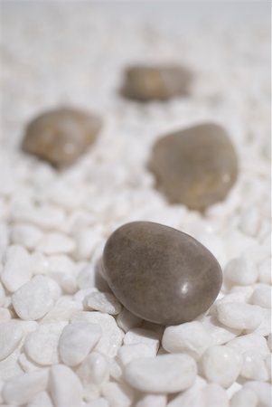 zen stones on white pebbles background - meditation concept Stockbilder - Microstock & Abonnement, Bildnummer: 400-04509403
