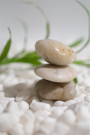 zen stones and bamboo on white pebbles background - meditation concept Stockbilder - Microstock & Abonnement, Bildnummer: 400-04509430