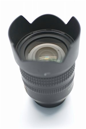 simsearch:400-04564986,k - Zoom camera lens reflected on the white background Photographie de stock - Aubaine LD & Abonnement, Code: 400-04509458