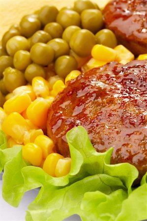 simsearch:400-07461924,k - Dish with cutlets, salad, a peas and corn Foto de stock - Super Valor sin royalties y Suscripción, Código: 400-04509866