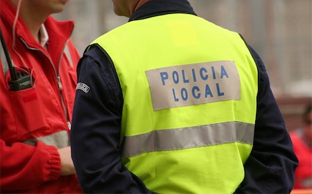 police riots - Red cross and first aids men, next to policemen during a riot Stock Photo - Budget Royalty-Free & Subscription, Code: 400-04500599