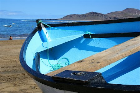 simsearch:400-06064328,k - Blue fishing boat lying on the sand beach Stockbilder - Microstock & Abonnement, Bildnummer: 400-04500684