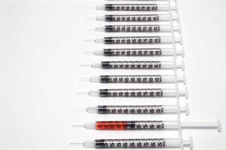 simsearch:400-05320263,k - Medical syringes. Photographie de stock - Aubaine LD & Abonnement, Code: 400-04501272