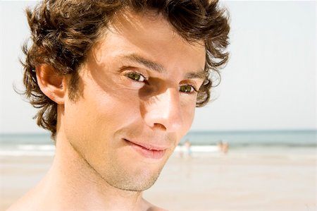 Portrait of a young man on the beach Photographie de stock - Aubaine LD & Abonnement, Code: 400-04501343