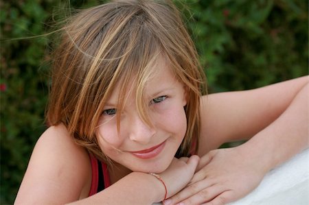 happy little girl Photographie de stock - Aubaine LD & Abonnement, Code: 400-04501629