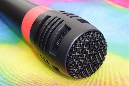 simsearch:400-04348398,k - Microphone on a colorful background Fotografie stock - Microstock e Abbonamento, Codice: 400-04501748