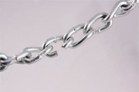 Chain with broken link on a white background Stock Photo - Budget Royalty-Free & Subscription, Code: 400-04501754