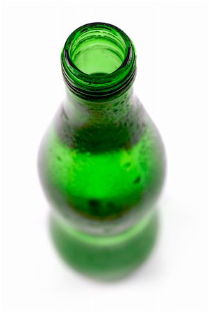 difración - bottled water in green, condensation-covered bottle; differential focus Foto de stock - Super Valor sin royalties y Suscripción, Código: 400-04501946
