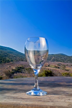 empty wine glass against landscape in the Galilee Israel Photographie de stock - Aubaine LD & Abonnement, Code: 400-04503200