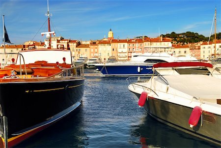 french riviera - Luxury boats docked in St. Tropez in French Riviera Foto de stock - Super Valor sin royalties y Suscripción, Código: 400-04514071