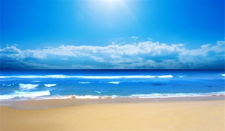 simsearch:400-05236238,k - Beautiful Beach in the summertime Photographie de stock - Aubaine LD & Abonnement, Code: 400-04514294