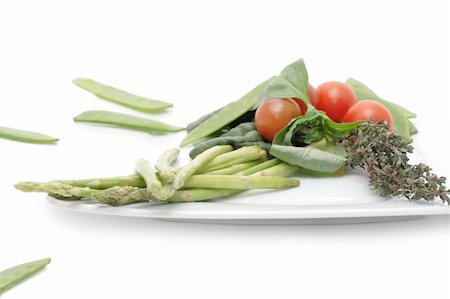 simsearch:400-06480358,k - Vegetables on a plate. Still-life. Foto de stock - Super Valor sin royalties y Suscripción, Código: 400-04514543