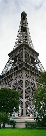 simsearch:400-08014075,k - Image of the Eiffel Tower in Paris, France. Foto de stock - Royalty-Free Super Valor e Assinatura, Número: 400-04516978