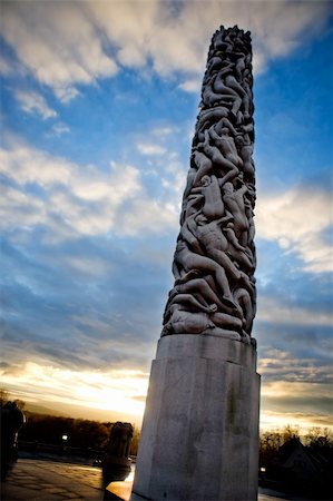 frogner park - The monolith in the vigeland sculpture park in Oslo, Norway Foto de stock - Royalty-Free Super Valor e Assinatura, Número: 400-04517547