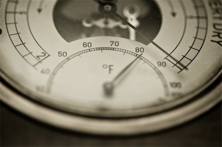 Farenheit degrees shown on a barometer face Foto de stock - Super Valor sin royalties y Suscripción, Código: 400-04517920