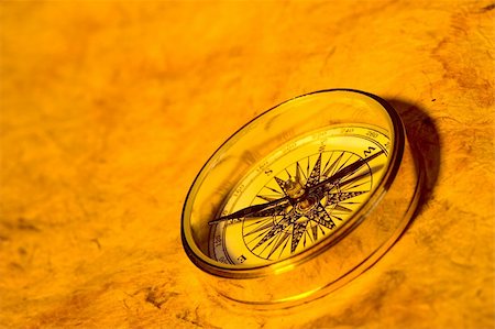 Old style gold compass with an antique look Photographie de stock - Aubaine LD & Abonnement, Code: 400-04517987
