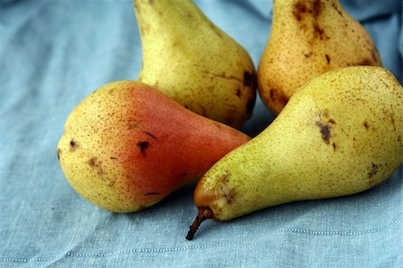 egypix (artist) - pear fruit Stockbilder - Microstock & Abonnement, Bildnummer: 400-04518285