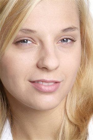 simsearch:400-04996782,k - portrait of a young woman with blond hair Foto de stock - Super Valor sin royalties y Suscripción, Código: 400-04518609
