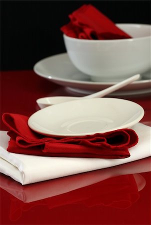 simsearch:400-04013113,k - A table setting with modern dishes and napkins Photographie de stock - Aubaine LD & Abonnement, Code: 400-04518624
