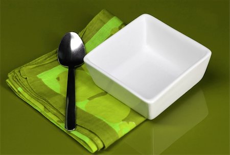 simsearch:400-04013113,k - Modern dishware set for lunch in green Photographie de stock - Aubaine LD & Abonnement, Code: 400-04518644