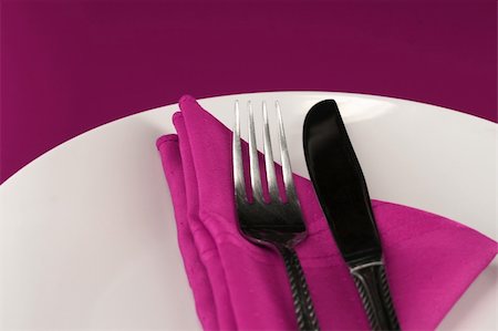 simsearch:400-04013113,k - An elegant dinner table set in pink Photographie de stock - Aubaine LD & Abonnement, Code: 400-04518643