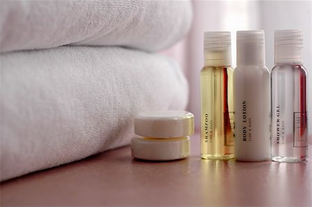 shampoo shower gel body lotion Stockbilder - Microstock & Abonnement, Bildnummer: 400-04518885