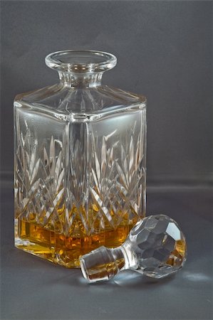 Whiskey in a crystal decanter Photographie de stock - Aubaine LD & Abonnement, Code: 400-04518976
