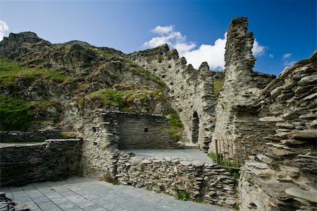 Ruins of Tintagel castle in Cornwall, UK Stockbilder - Microstock & Abonnement, Bildnummer: 400-04518981