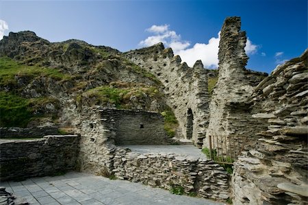 Ruins of Tintagel castle in Cornwall, UK Foto de stock - Super Valor sin royalties y Suscripción, Código: 400-04518981