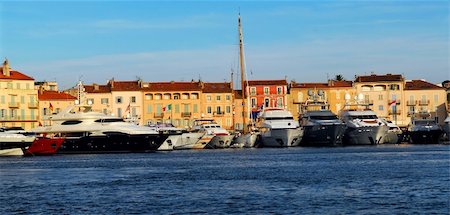 french riviera - Luxury boats anchored in St. Tropez in French Riviera Foto de stock - Super Valor sin royalties y Suscripción, Código: 400-04519736