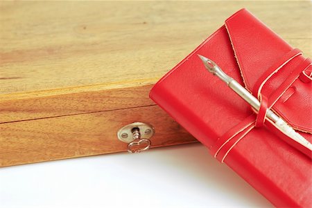 simsearch:400-04073278,k - An old wood box with a calligraphy pen on top and  leather red diary  on a white background Stockbilder - Microstock & Abonnement, Bildnummer: 400-04510178