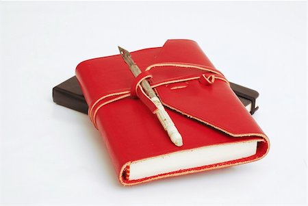 simsearch:400-04783872,k - An old red diary with a calligraphy pen on top -  white background Photographie de stock - Aubaine LD & Abonnement, Code: 400-04510180