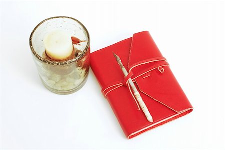 simsearch:400-04783872,k - An old red diary with a calligraphy pen on top -  white background Photographie de stock - Aubaine LD & Abonnement, Code: 400-04510181