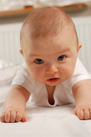 simsearch:400-05010125,k - happy baby girl Photographie de stock - Aubaine LD & Abonnement, Code: 400-04510616