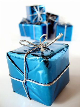 simsearch:400-06421347,k - Christmas presents with very special gifts inside Stockbilder - Microstock & Abonnement, Bildnummer: 400-04511080