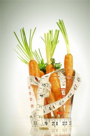 simsearch:400-07982459,k - Carrots with water drops and a measuring tape wrapped around container Photographie de stock - Aubaine LD & Abonnement, Code: 400-04511907