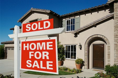 simsearch:400-04478863,k - Sold Home For Sale Sign in Front of New House on Deep Blue Sky Stock Photo - Budget Royalty-Free & Subscription, Code: 400-04512827