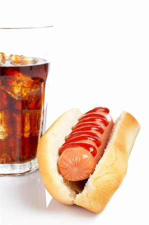 simsearch:400-04290264,k - A hot dog and soda glass, reflected on white background. Shallow DOF Stockbilder - Microstock & Abonnement, Bildnummer: 400-04512822