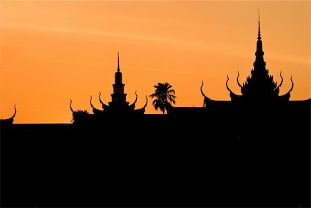 silver pagoda - Silhouette of Royal Palae, Pnom Penh, cambodia. Foto de stock - Super Valor sin royalties y Suscripción, Código: 400-04513196