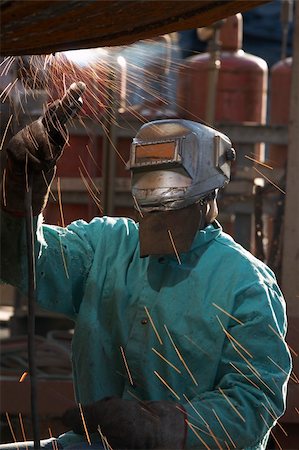 a welder working at shipyard on dayshift Photographie de stock - Aubaine LD & Abonnement, Code: 400-04524977